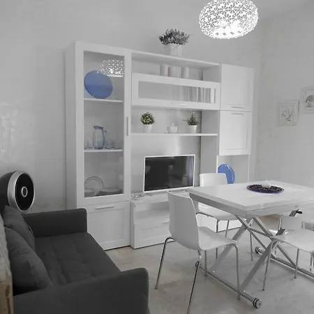 Casa Angy * פולינאנו א מארה